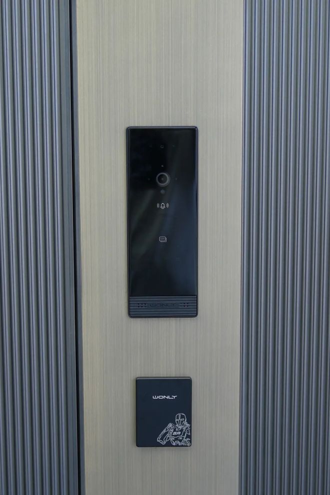 夹+全屋智能联动 王力机器人防盗门X60