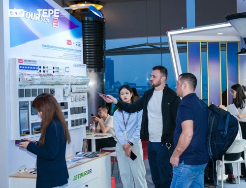 涂鸦智能2025香港秋灯展开启照明新体验j9九游会网站入口AI照明能“读心”(图5)